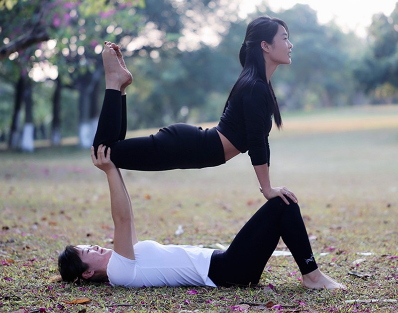 两人合作动作 两人合作动作