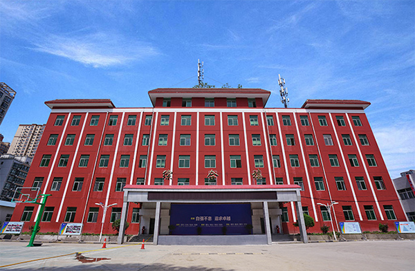 学校大门
