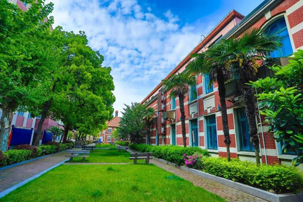 校園環(huán)境 校園環(huán)境