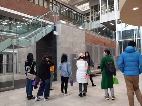 组织学员参观滑铁卢大学