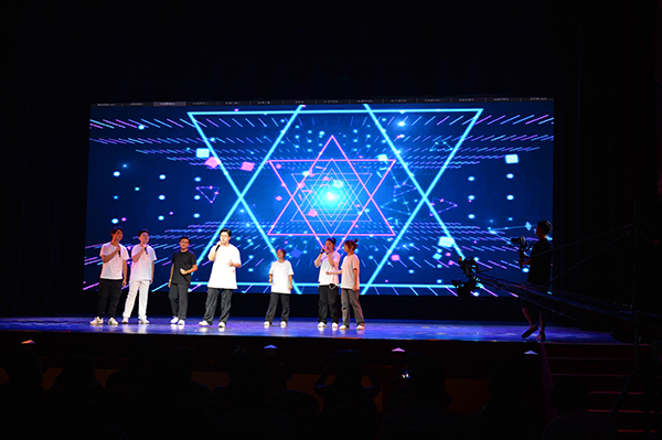 學(xué)生舞臺風(fēng)采 學(xué)生舞臺風(fēng)采