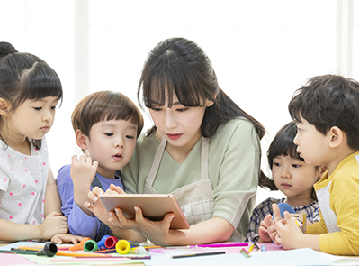 廣州歲保母嬰嬰兒早教師課程收費標(biāo)準(zhǔn)是怎么樣？貴不貴？