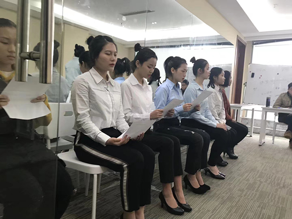 背稿