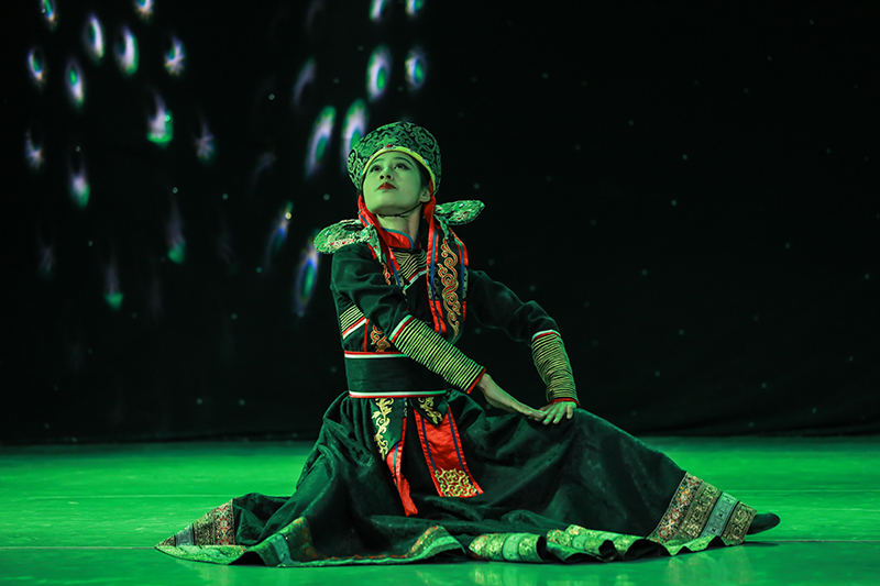 个人表演 个人表演