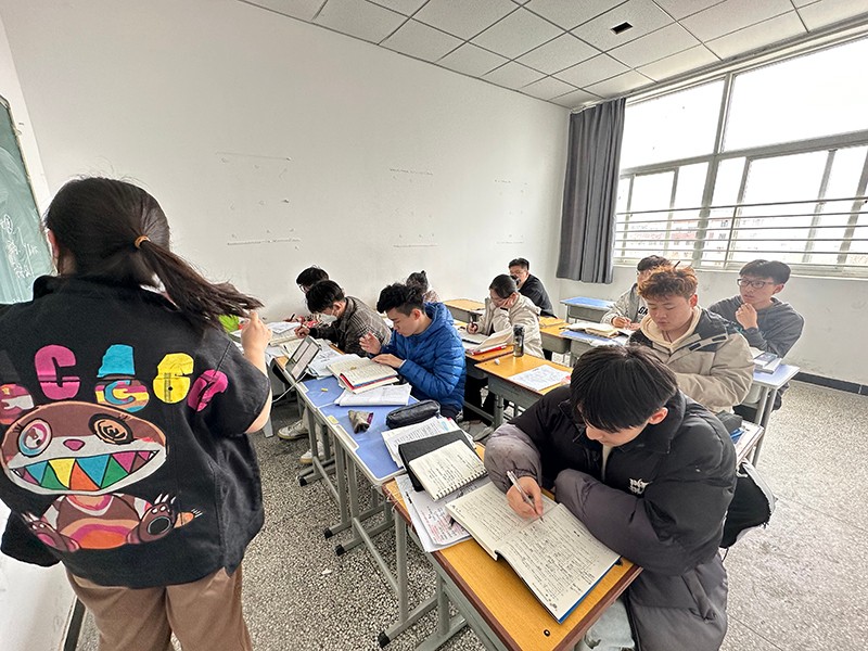 南校區(qū)課室環(huán)境  南校區(qū)課室環(huán)境