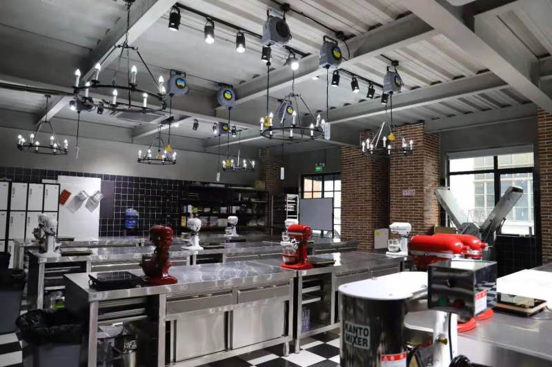 王森咖啡西點西餐蛋糕培訓(xùn)中心 教學(xué)環(huán)境 王森咖啡西點西餐蛋糕培訓(xùn)中心 教學(xué)環(huán)境