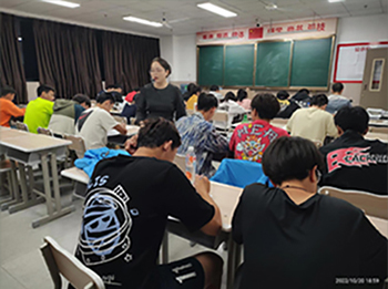 文化课上课情景