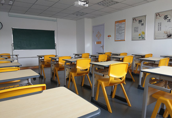 课室 课室