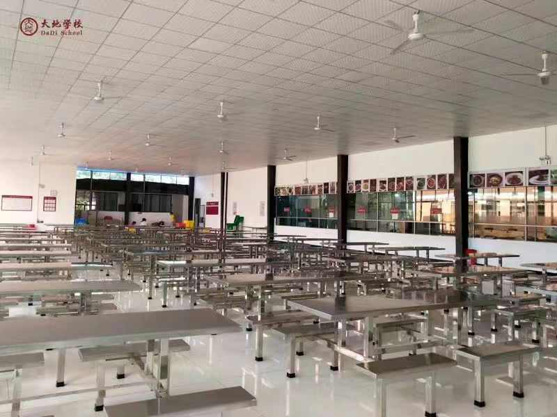 学校食堂