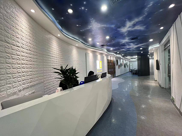 前臺(tái) 前臺(tái)