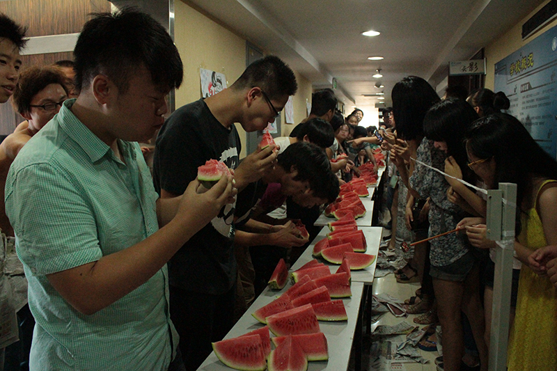 吃西瓜比赛