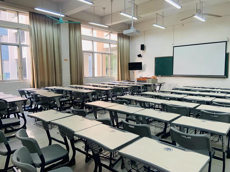 课室