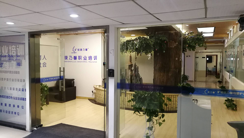 學(xué)校門口 學(xué)校門口