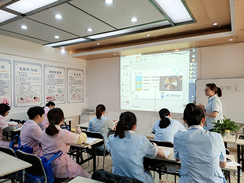 授課現(xiàn)場(chǎng) 授課現(xiàn)場(chǎng)