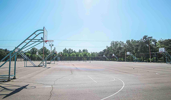 運(yùn)動(dòng)場(chǎng)