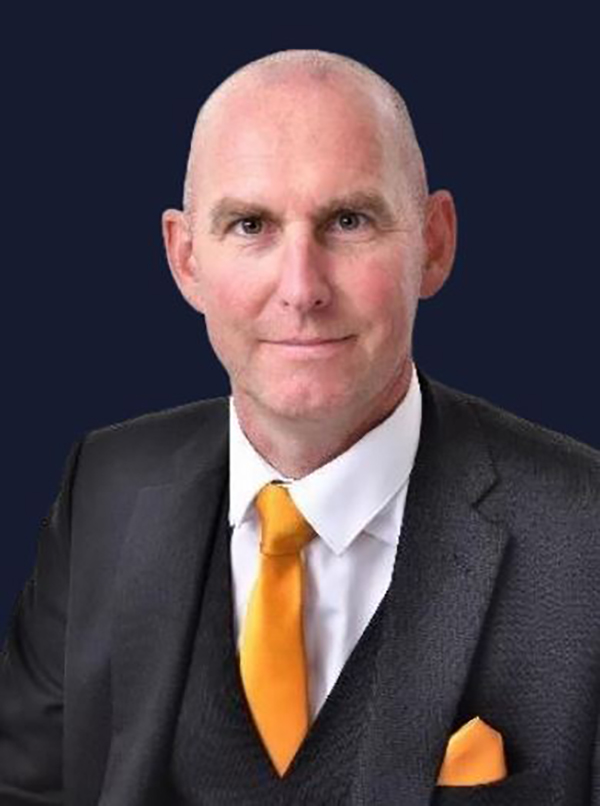 马克·莫伊南（Mark Moynan）