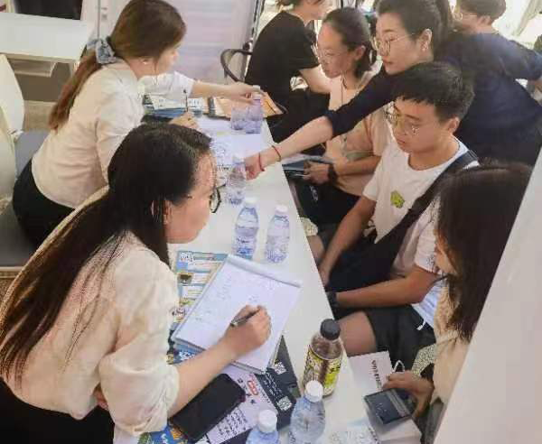 服務(wù)現(xiàn)場(chǎng) 服務(wù)現(xiàn)場(chǎng)