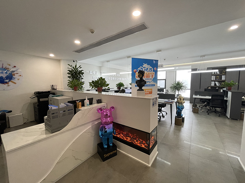 前臺(tái) 前臺(tái)