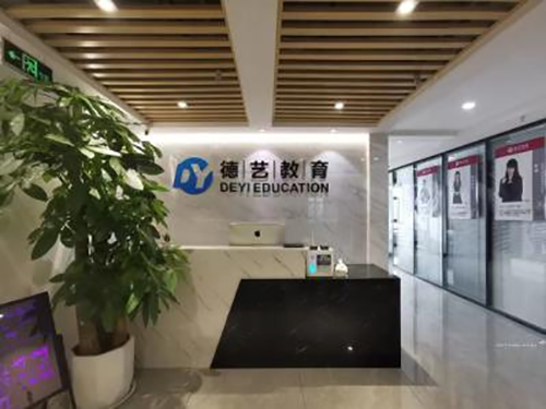 前臺(tái) 前臺(tái)