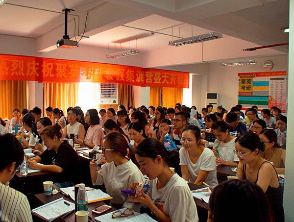 學(xué)生上課 學(xué)生上課