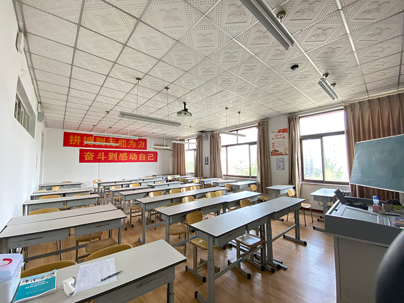 课室 课室