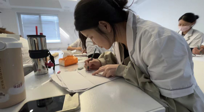 认真学习中
