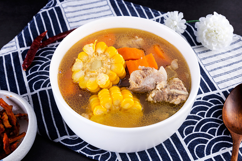 玉米胡蘿卜排骨湯 玉米胡蘿卜排骨湯