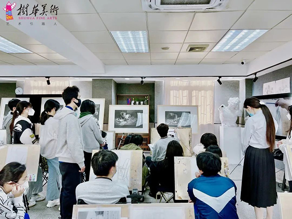 高中美术培训现场