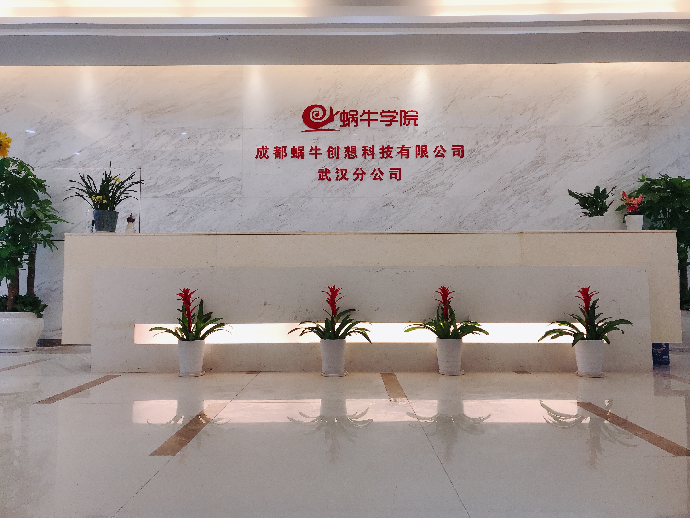 前臺(tái) 前臺(tái)