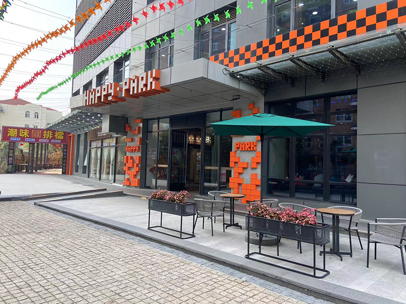 校區(qū)樓下 校區(qū)樓下