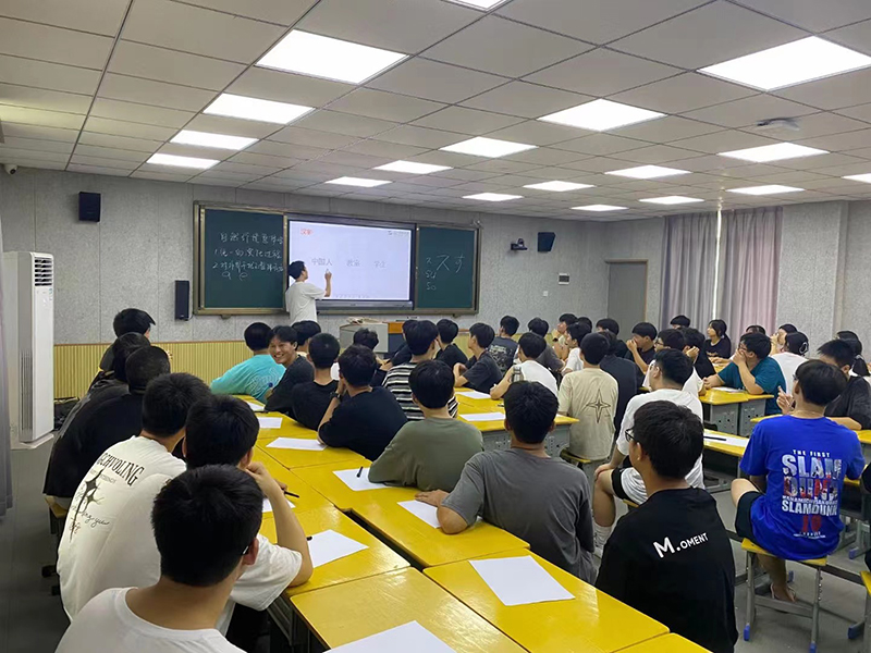 課堂現(xiàn)場(chǎng) 課堂現(xiàn)場(chǎng)