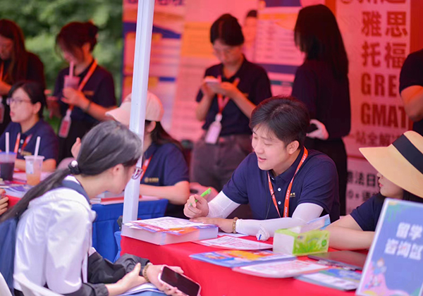留學(xué)咨詢現(xiàn)場