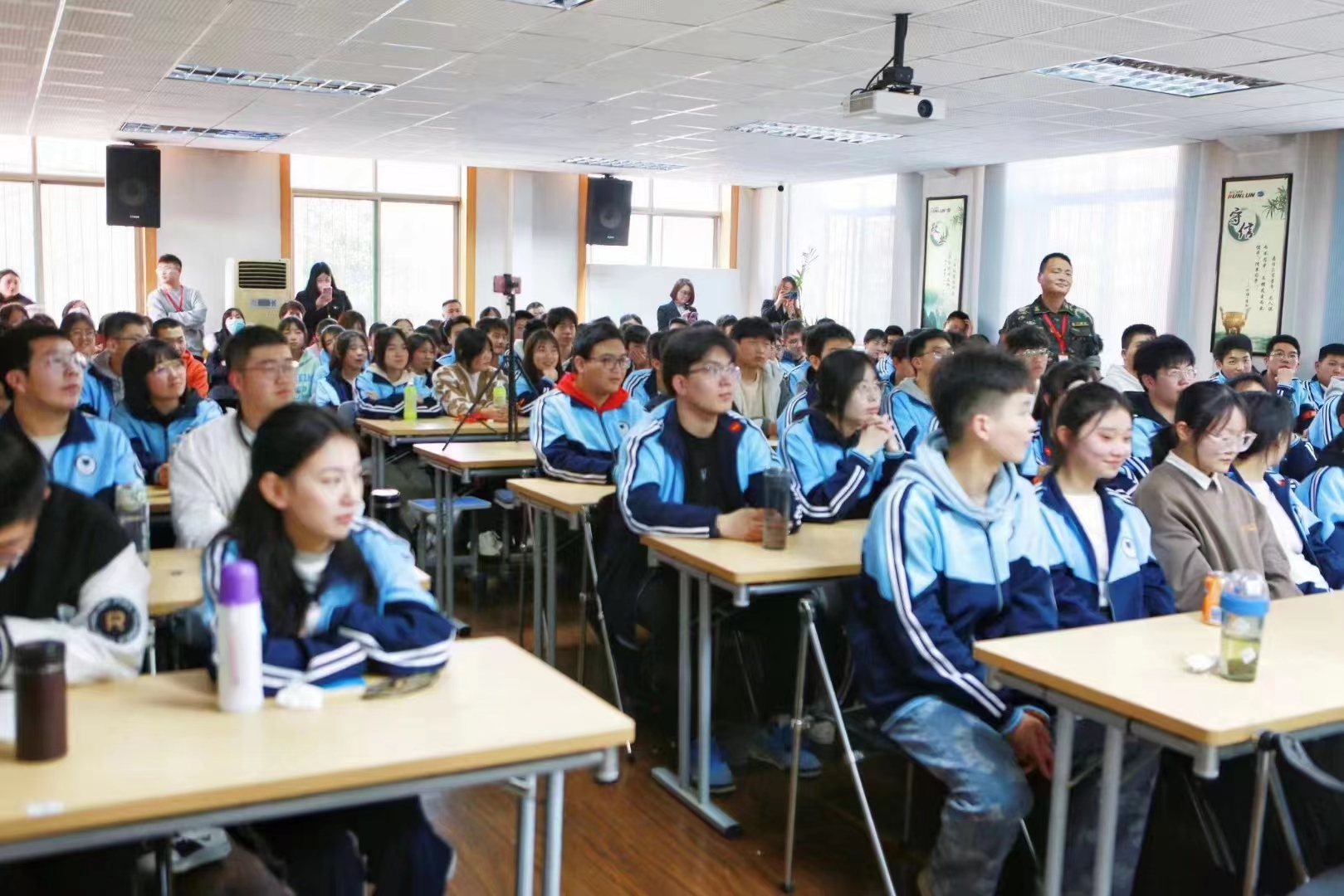 課堂聽(tīng)講 課堂聽(tīng)講