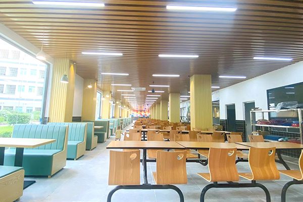学校食堂 学校食堂