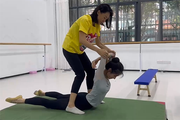 协助训练