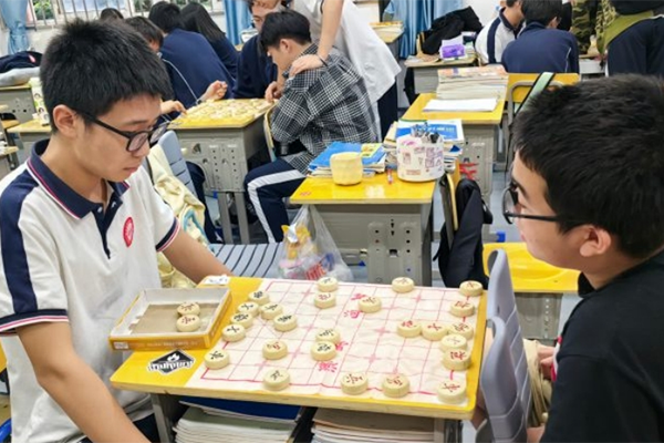 学员下棋