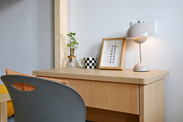 宿舍書(shū)桌