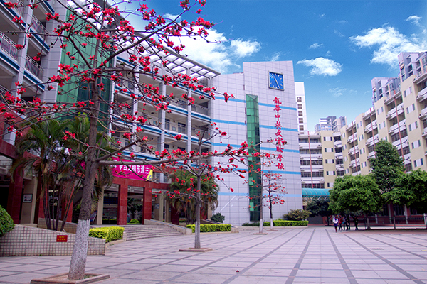 學(xué)校校景圖