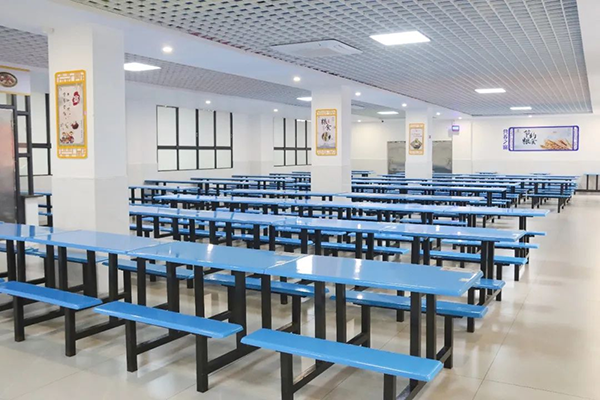 学校饭堂