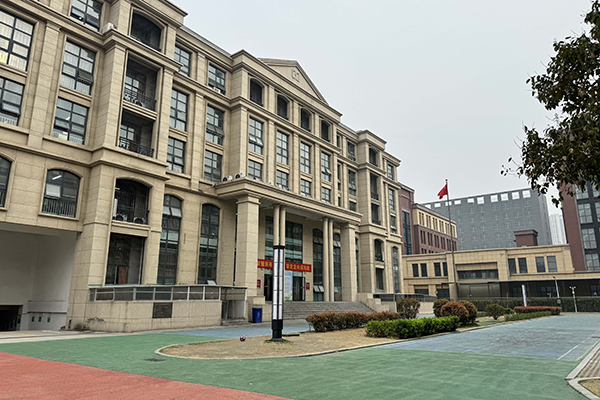 學(xué)校環(huán)境 學(xué)校環(huán)境