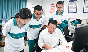 廣州龍濤外國語中學(xué)高考復(fù)讀班師資如何？