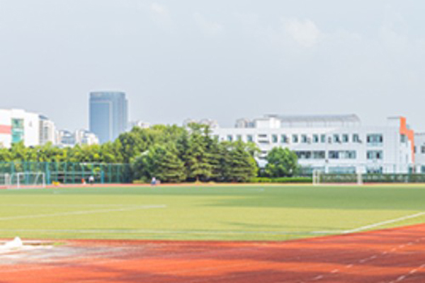 學(xué)校操場(chǎng)