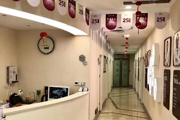 校區(qū)前臺 校區(qū)前臺