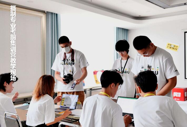 摄制课教学现场图 摄制课教学现场图