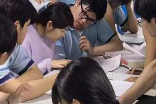 熱鬧的討論氛圍 熱鬧的討論氛圍