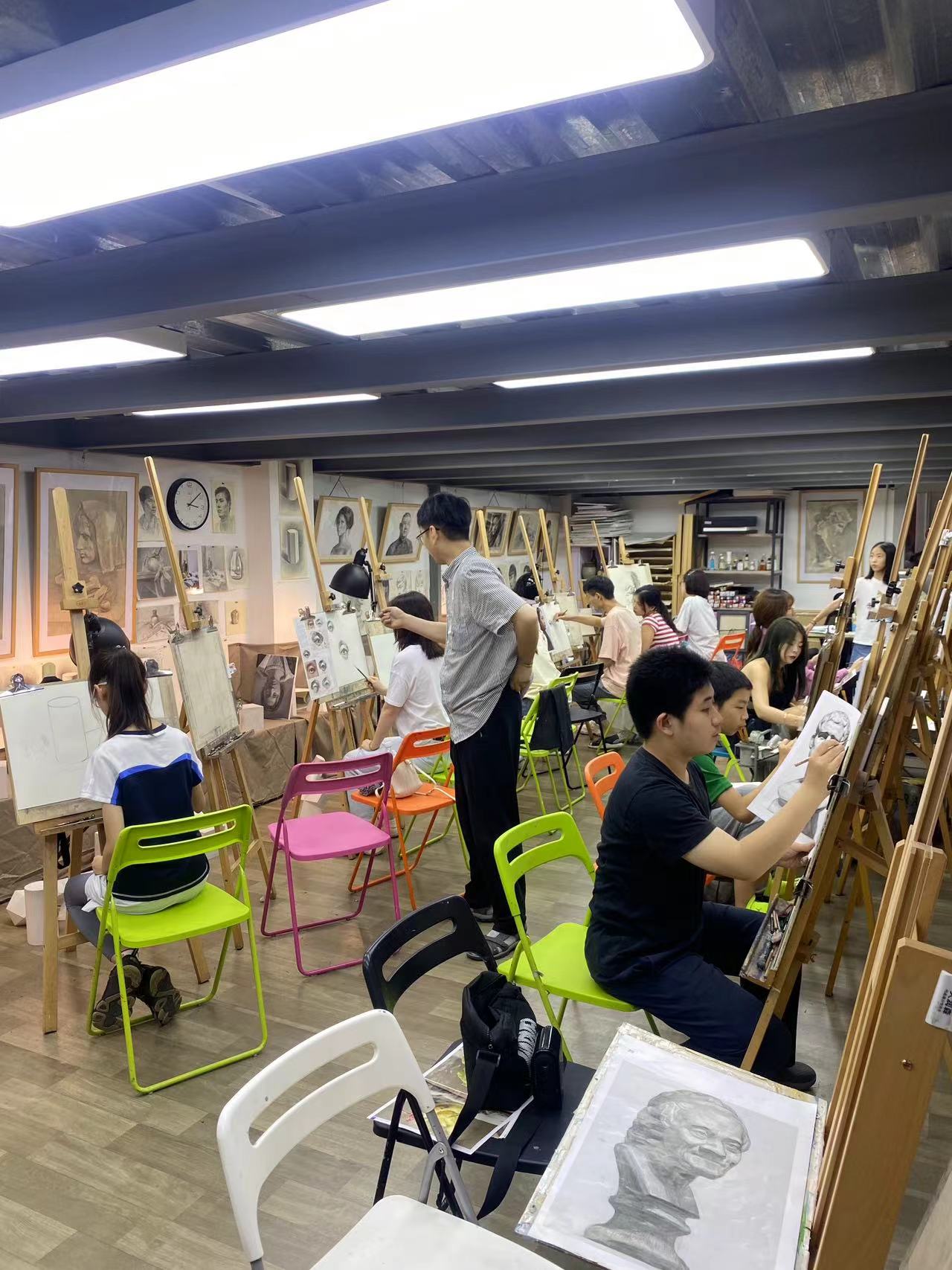 成人班上課場景