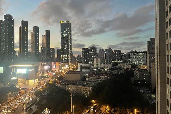 窗外夜景 窗外夜景