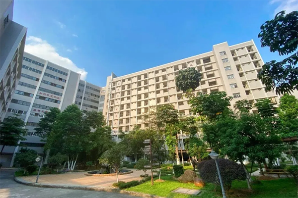 寬敞校園 寬敞校園