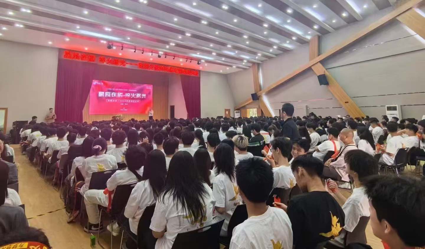 昆明良圖文化培訓(xùn)學(xué)校文化課怎么收費(fèi)？多少錢？