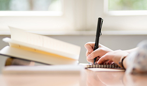 藝術(shù)生文化課在學(xué)校上還是培訓(xùn)機(jī)構(gòu)？